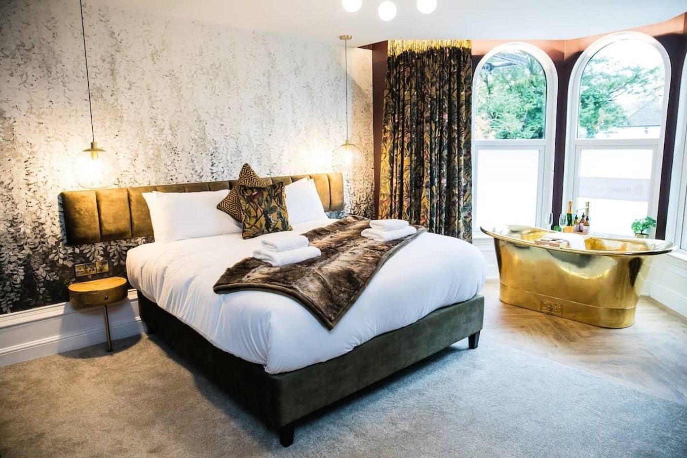 The Buxton Suite with Brass Bath